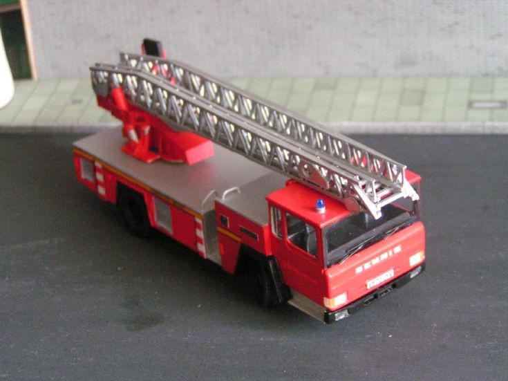 Top view of LFB Cameva turntable ladder