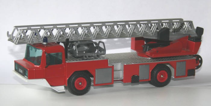 Gama 1/40 Iveco turnable ladder