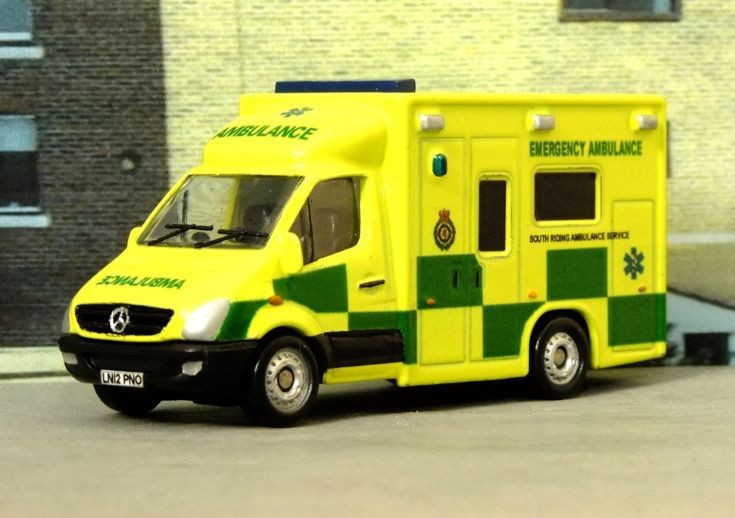 Corgi toys mercedes sprinter ambulance #7