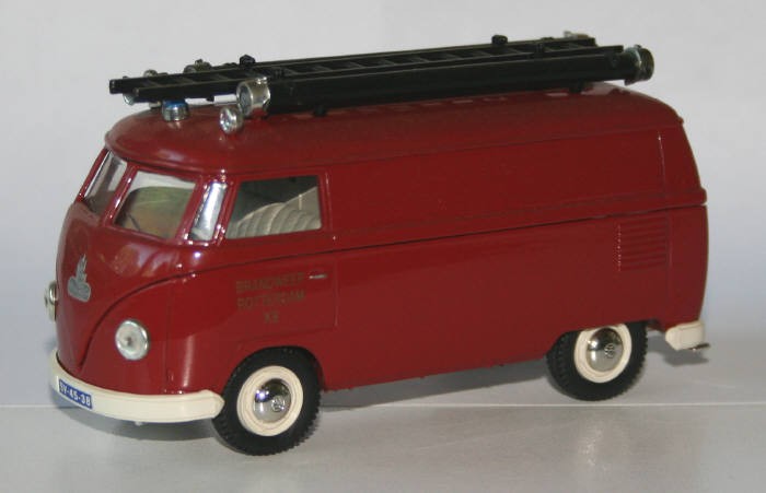 The firm Vitesse make this Volkswagen Combi T1 in the colours of the Dutch 