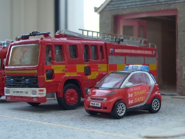 Little and large in 1/76 scale