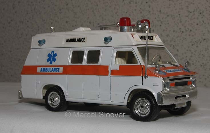 Polistil Dodge ambulance